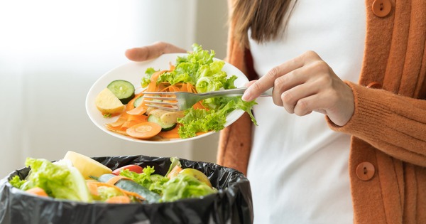 Loại bỏ phần thức ăn còn thừa