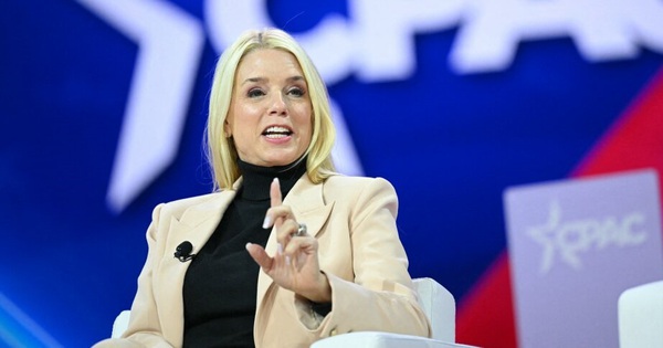 Con đường đến với ghế Bộ trưởng Tư pháp Mỹ của bà Pam Bondi