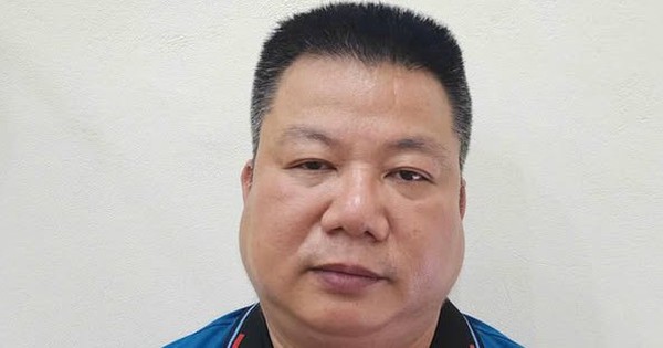 Khởi tố kẻ rút chìa khóa xe khách khiến nhiều phụ nữ, trẻ em mắc kẹt giữa trời nắng nóng 40 độ