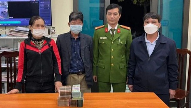 Người phụ nữ nhặt được gần 1 tỷ đem trả lại cho "khổ chủ"