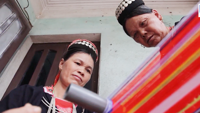 Phụ nữ Dao Thanh Y giữ nghề dệt dưới chân núi Yên Tử