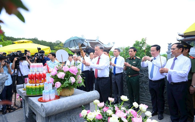 Tổng Bí thư Tô Lâm dâng hương tưởng niệm Chủ tịch Hồ Chí Minh tại Khu Di tích Kim Liên