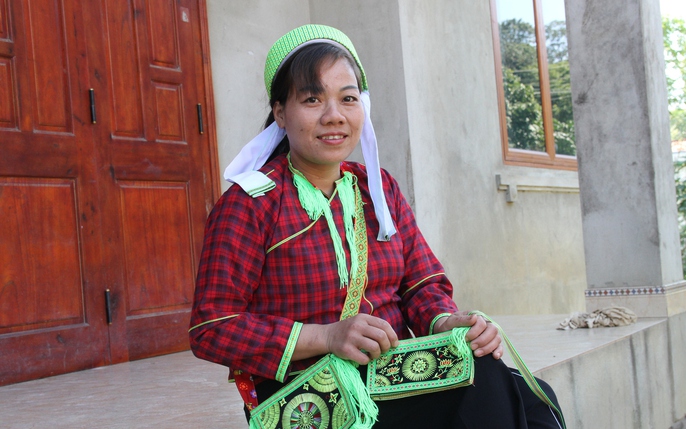 "Hồi sinh" nghề dệt, thêu, tạo sinh kế cho phụ nữ dân tộc Nùng