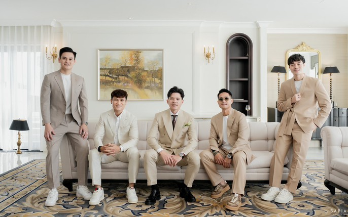 Cầu thủ Văn Toàn, Tuấn Hải diện vest bảnh bao, làm phù rể trong đám cưới bạn thân