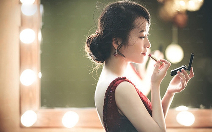 Nghĩ mới về "người đàn bà cũ"