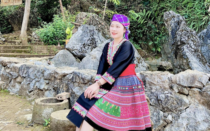 Cô gái Mông ở Suối Giàng "biến" rừng thành điểm du lịch hút khách 